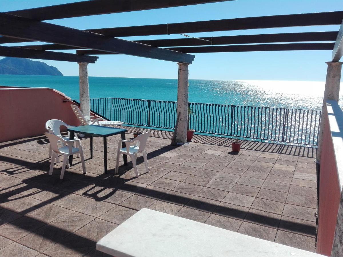Un Tuffo In Mare Lägenhet Genua Exteriör bild